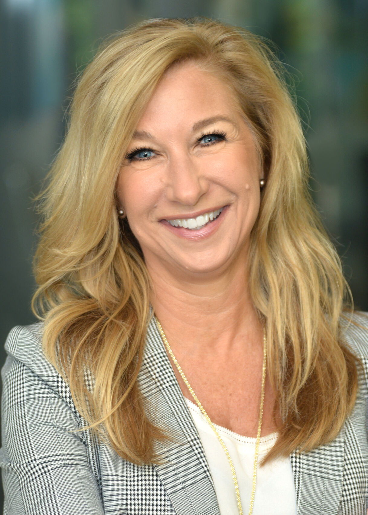 Donna Murphy headshot